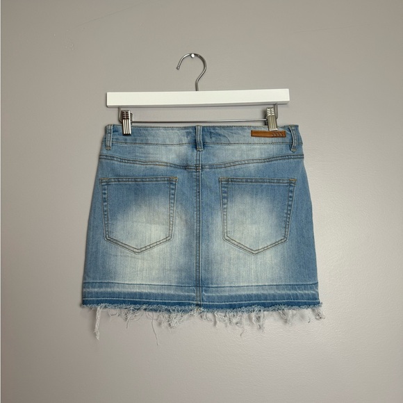 Dollhouse denim mini raw hem medium wash jean skirt size 9 - Picture 2 of 8